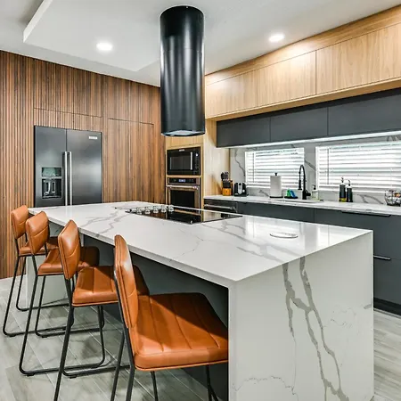 Modern Lakeland Golf Retreat With Putting Green